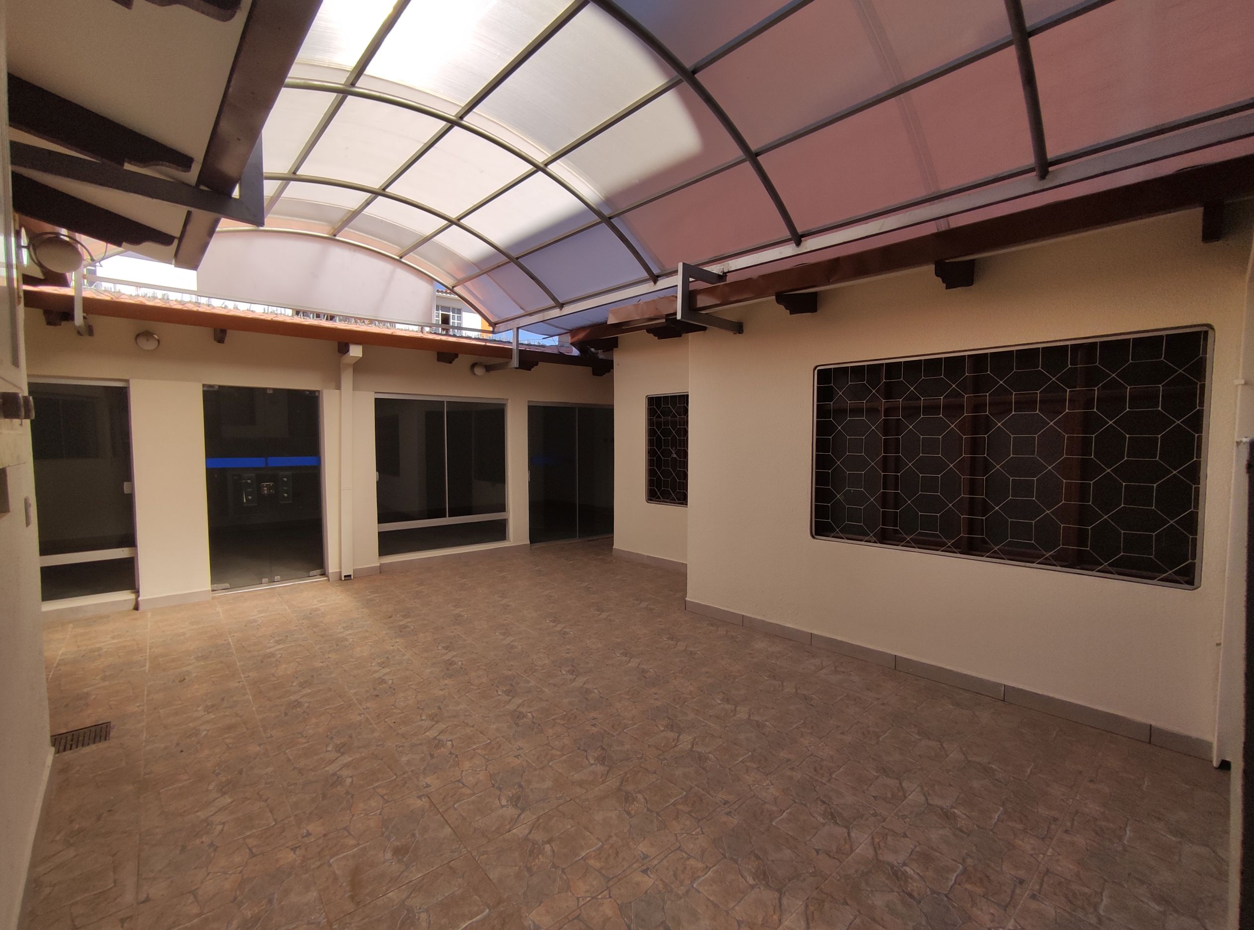 259.000$ casa comercial sobre la av. Circunvalación pacata 