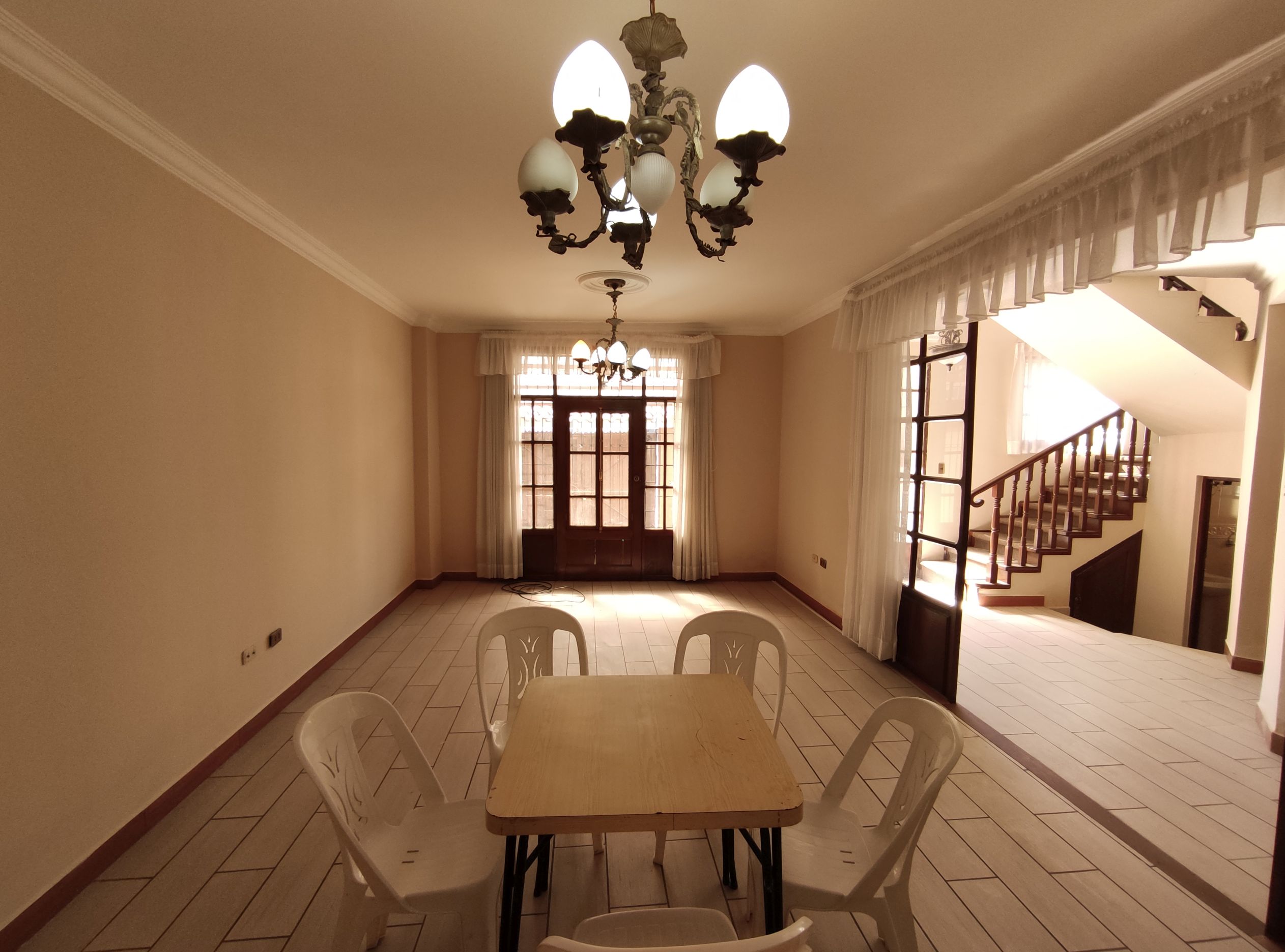 259.000$ casa comercial sobre la av. Circunvalación pacata 