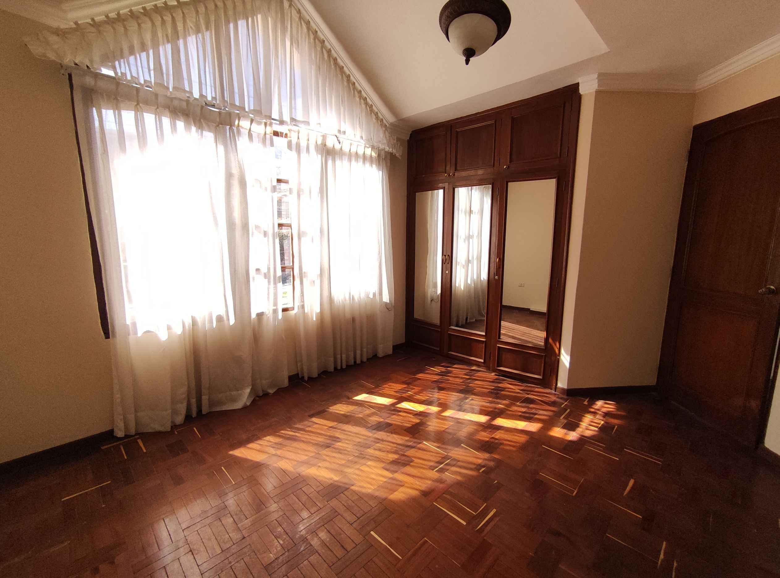 259.000$ casa comercial sobre la av. Circunvalación pacata 