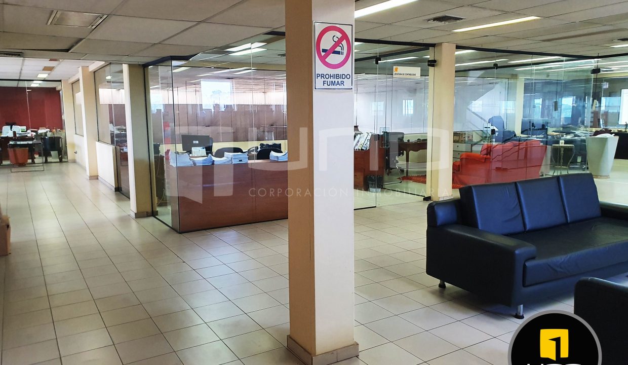 Alquilo Vendo Amplio Inmueble Con Oficinas Y Galpones