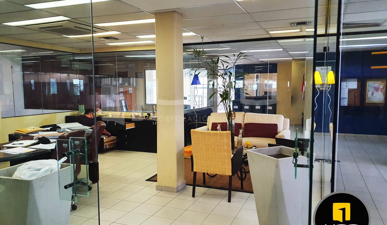 Alquilo Vendo Amplio Inmueble Con Oficinas Y Galpones