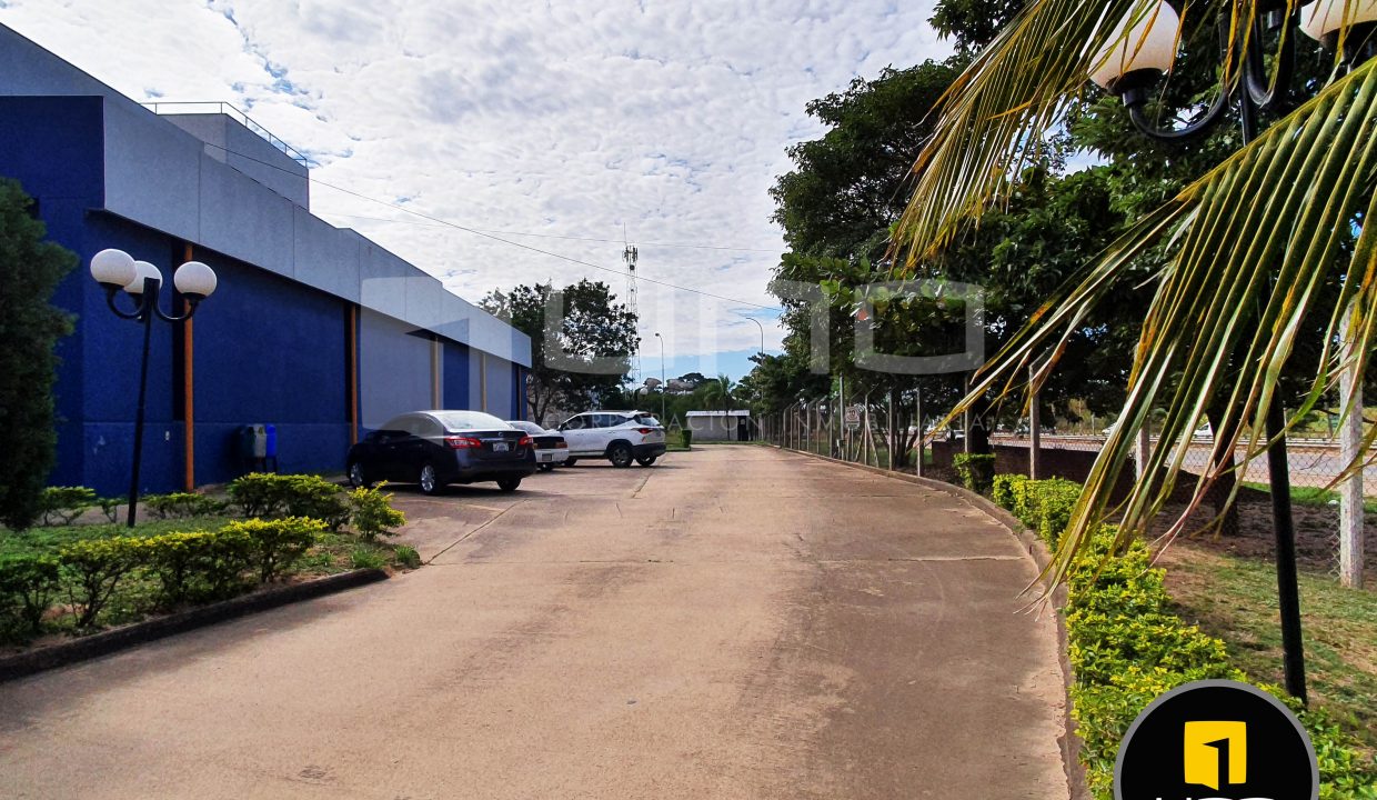 Alquilo Vendo Amplio Inmueble Con Oficinas Y Galpones