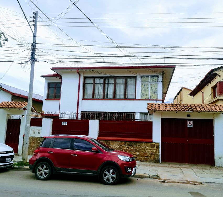 Amplia Casa en Alquiler. Ideal para empresas.