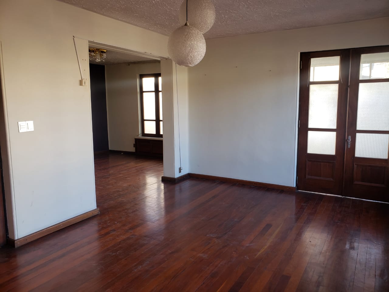 Amplia Casa en Alquiler. Ideal para empresas.
