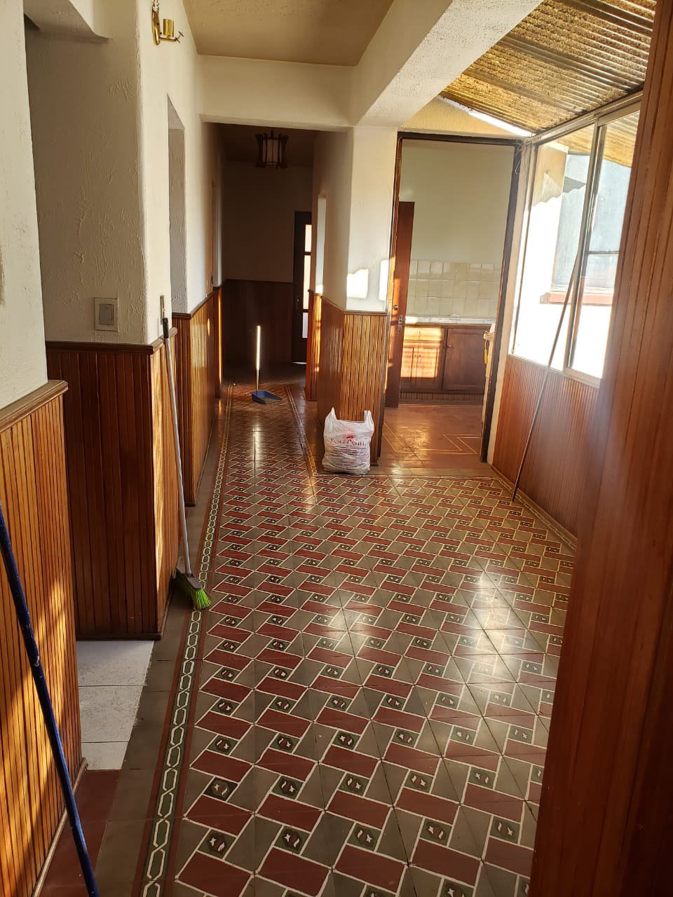 Amplia Casa en Alquiler. Ideal para empresas.