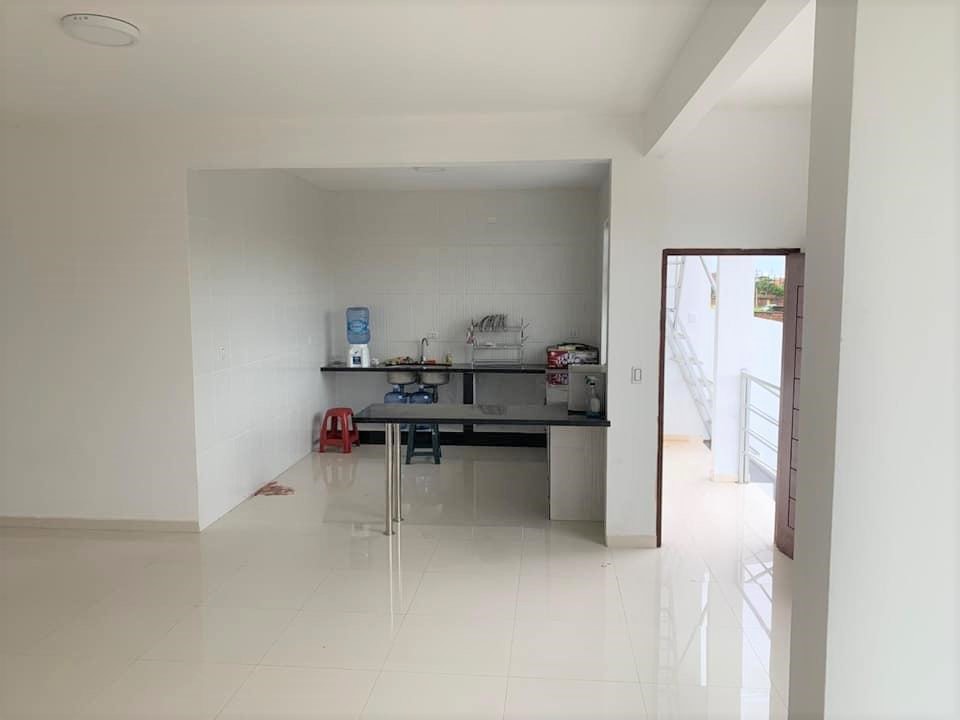CASA 3 PLANTAS (ESPECIAL PARA POLICONSULTORIO O CLINICA)