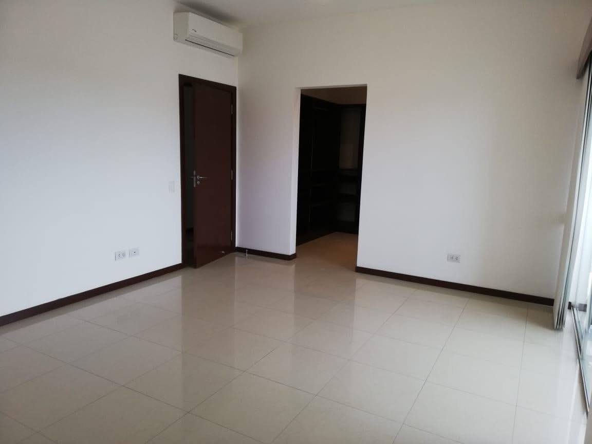 Cómodo y bonito Dpto en exclusivo condominio en zona Nortr 