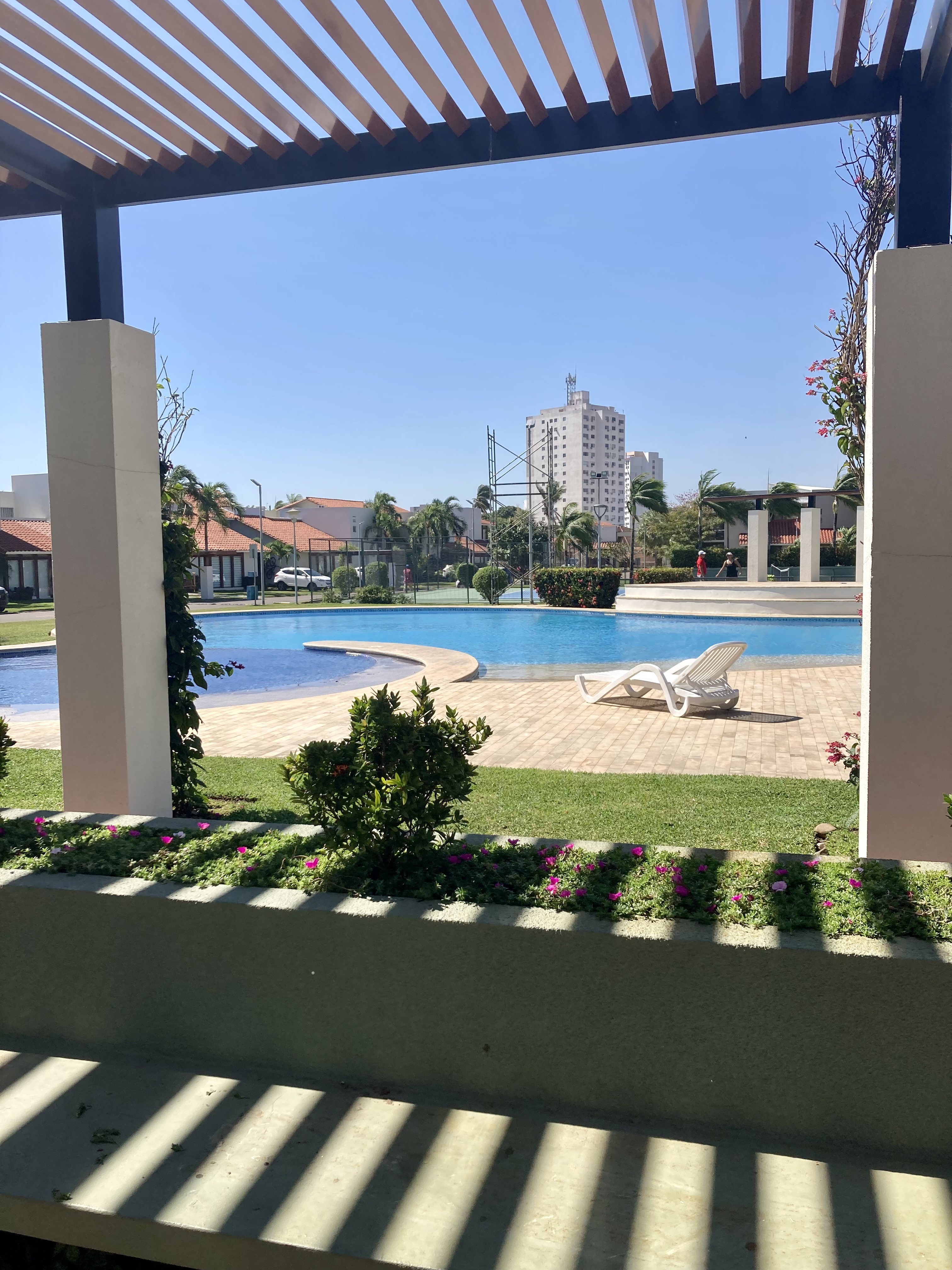 Cómodo y bonito Dpto en exclusivo condominio en zona Nortr 