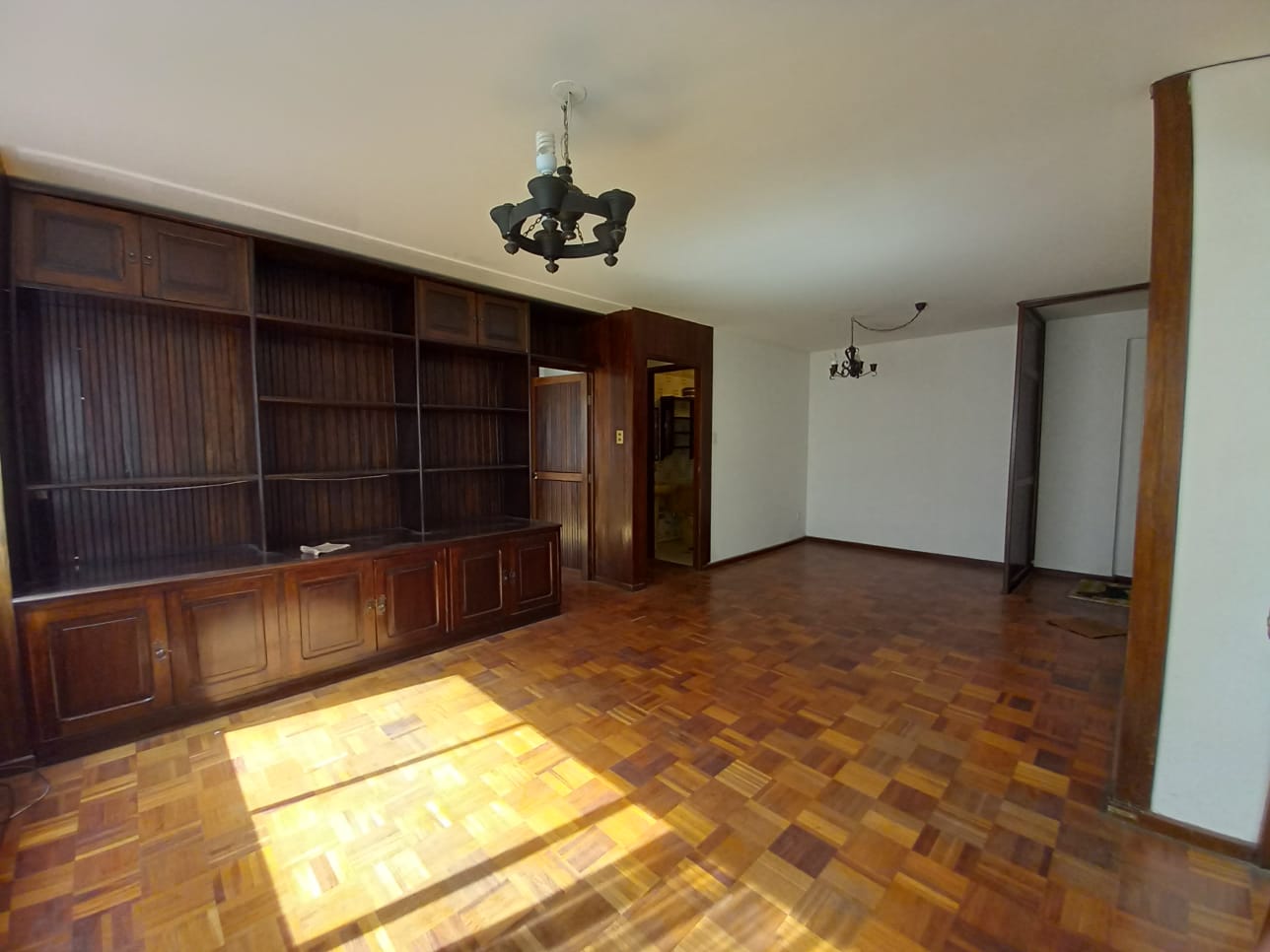 ECONÓMICO DEPARTAMENTO EN VENTA AV.6 DE AGOSTO 