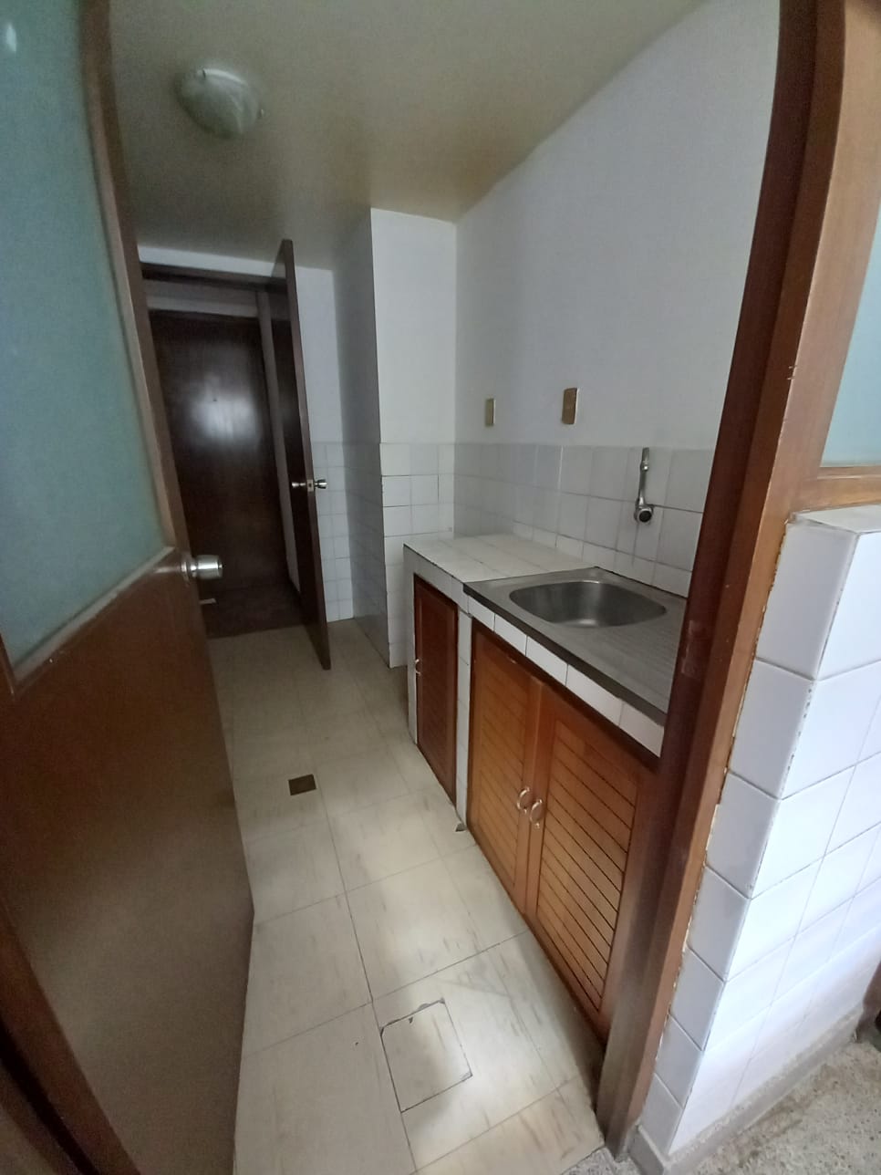 ECONÓMICO DEPARTAMENTO EN VENTA AV.6 DE AGOSTO 