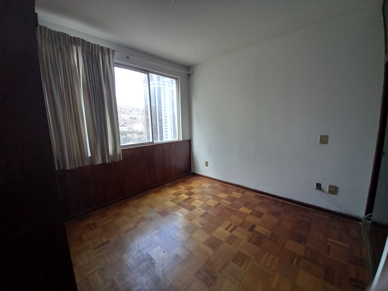 ECONÓMICO DEPARTAMENTO EN VENTA AV.6 DE AGOSTO 