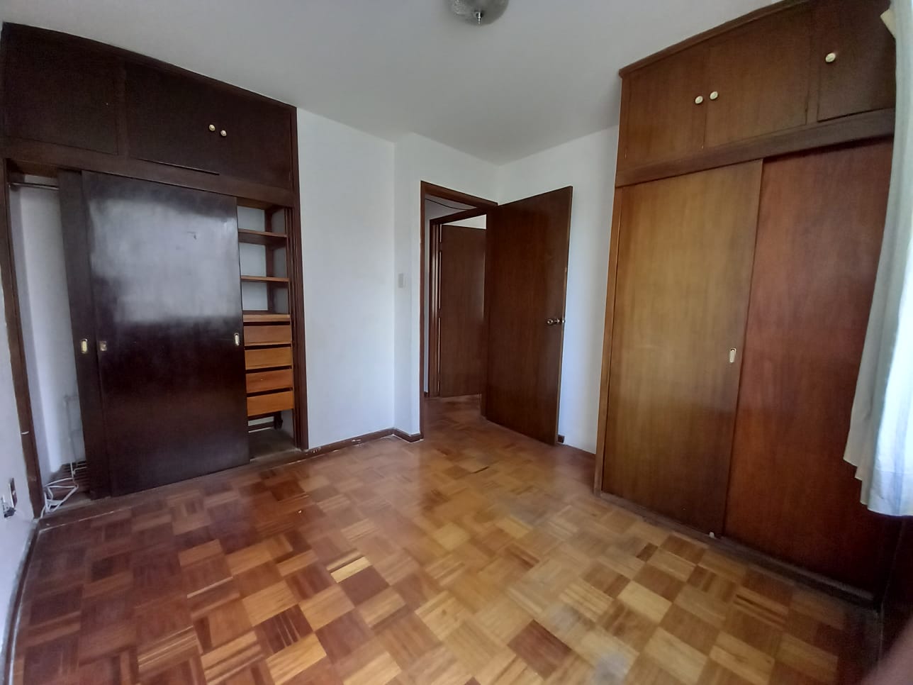 ECONÓMICO DEPARTAMENTO EN VENTA AV.6 DE AGOSTO 