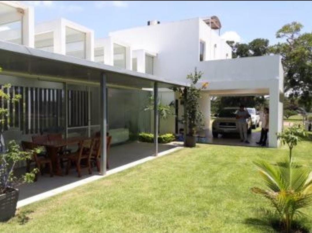 Casa de 4 dormitorios - en Alquiler