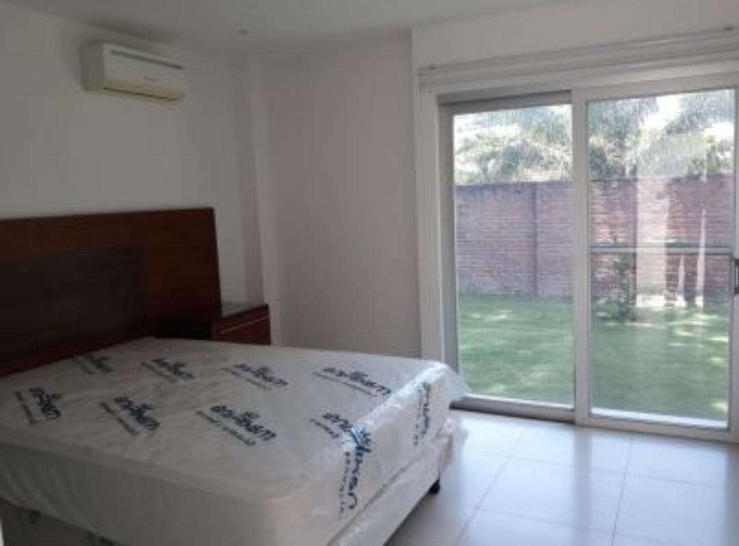Casa de 4 dormitorios - en Alquiler