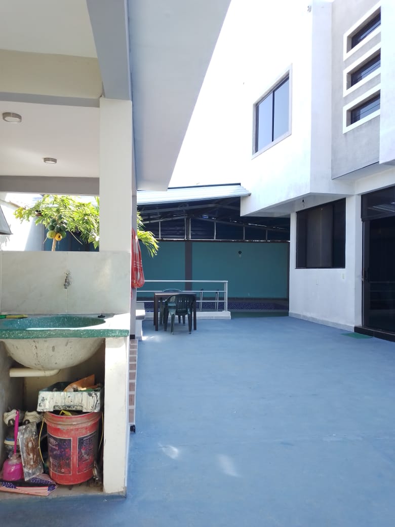 CASA EN ANTICRETICO AMPLIA ZONA NORTE 