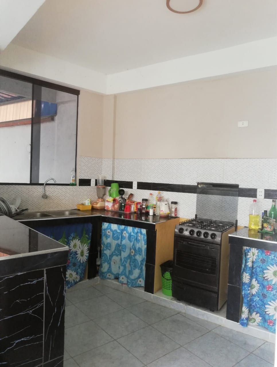 CASA EN ANTICRETICO AMPLIA ZONA NORTE 