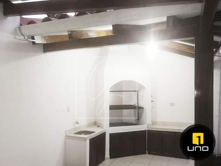 AMPLIA CASA CON PISCINA EN ALQUILER,BARRIO LAS PALMAS