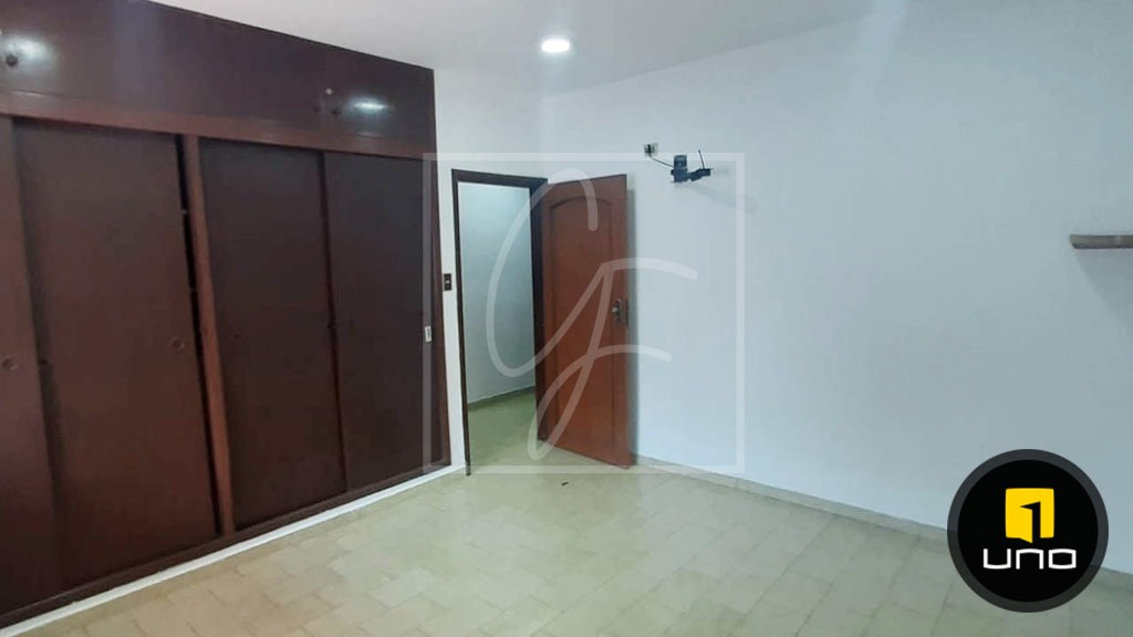 CASA AMPLIA EN ALQUILER,EXCLUSIVAMENTE PARA EMPRESAS,AV BENI