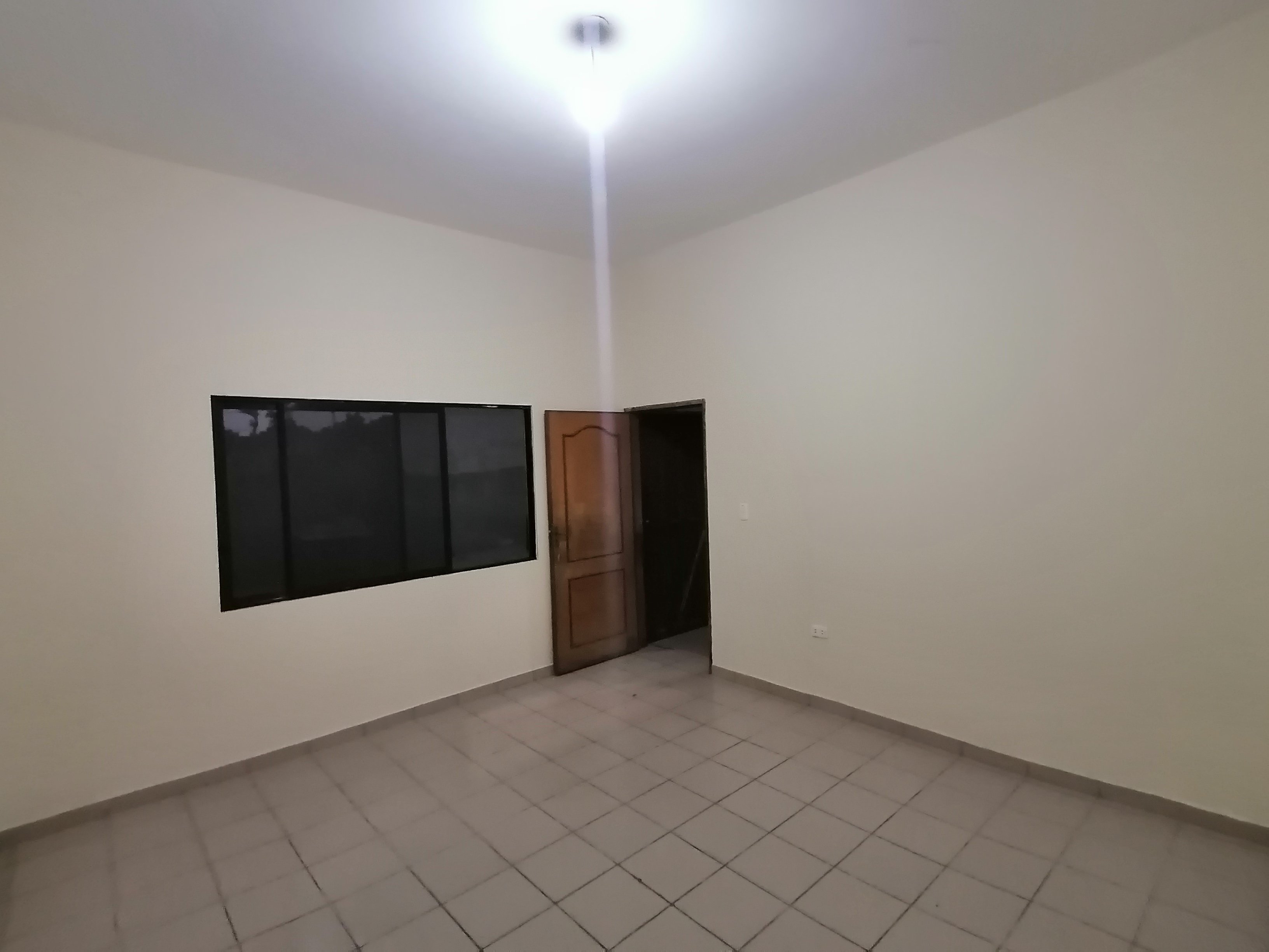 CASA INDEPENDIENTE EN ANTICRETICO ZONA ESTE 8VO Y 9NO ANILLO