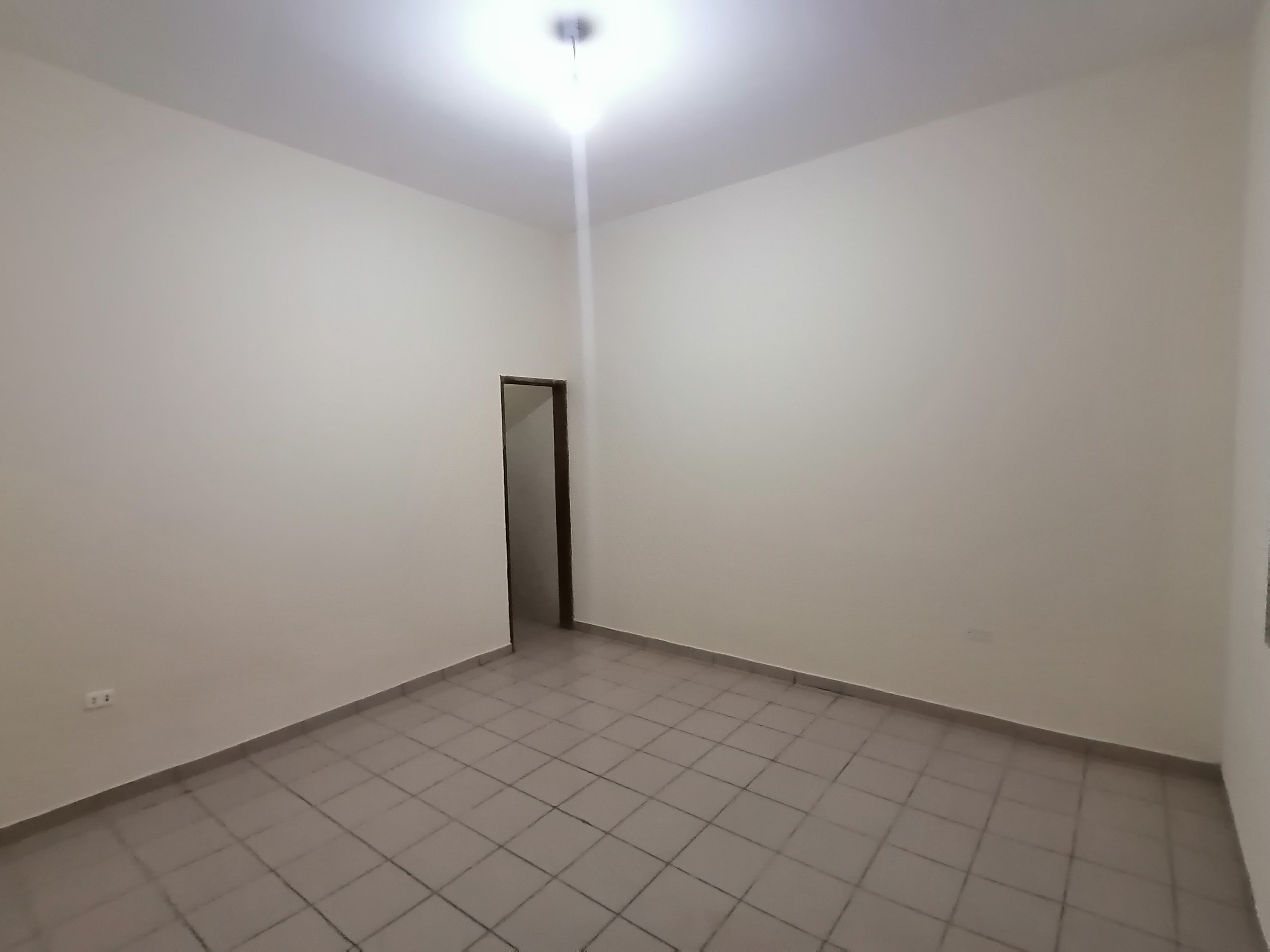 CASA INDEPENDIENTE EN ANTICRETICO ZONA ESTE 8VO Y 9NO ANILLO