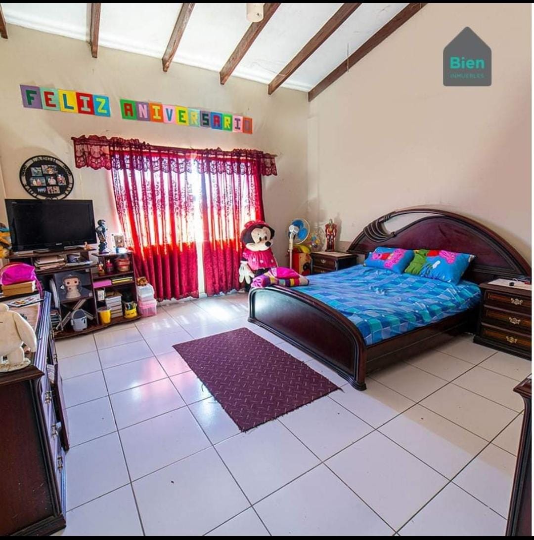 HERMOSA CASA EN VENTA ZONA SUR 2 PISOS