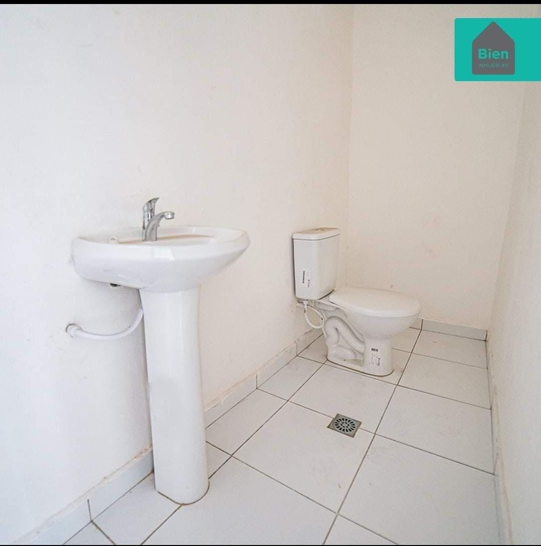 OFICINAS  EN ALQUILER CON BAÑO PRIVADO  DE 9X3.6