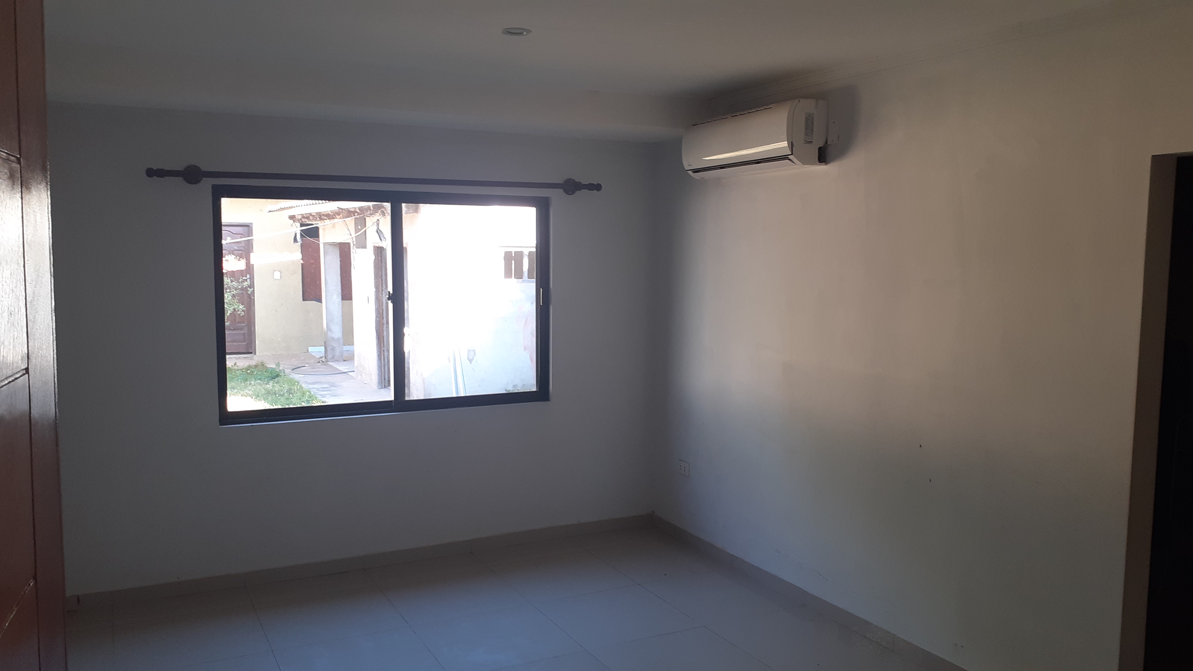 ACOGEDORA CASA EN VENTA A 5 MINUTOS DE COTOCA