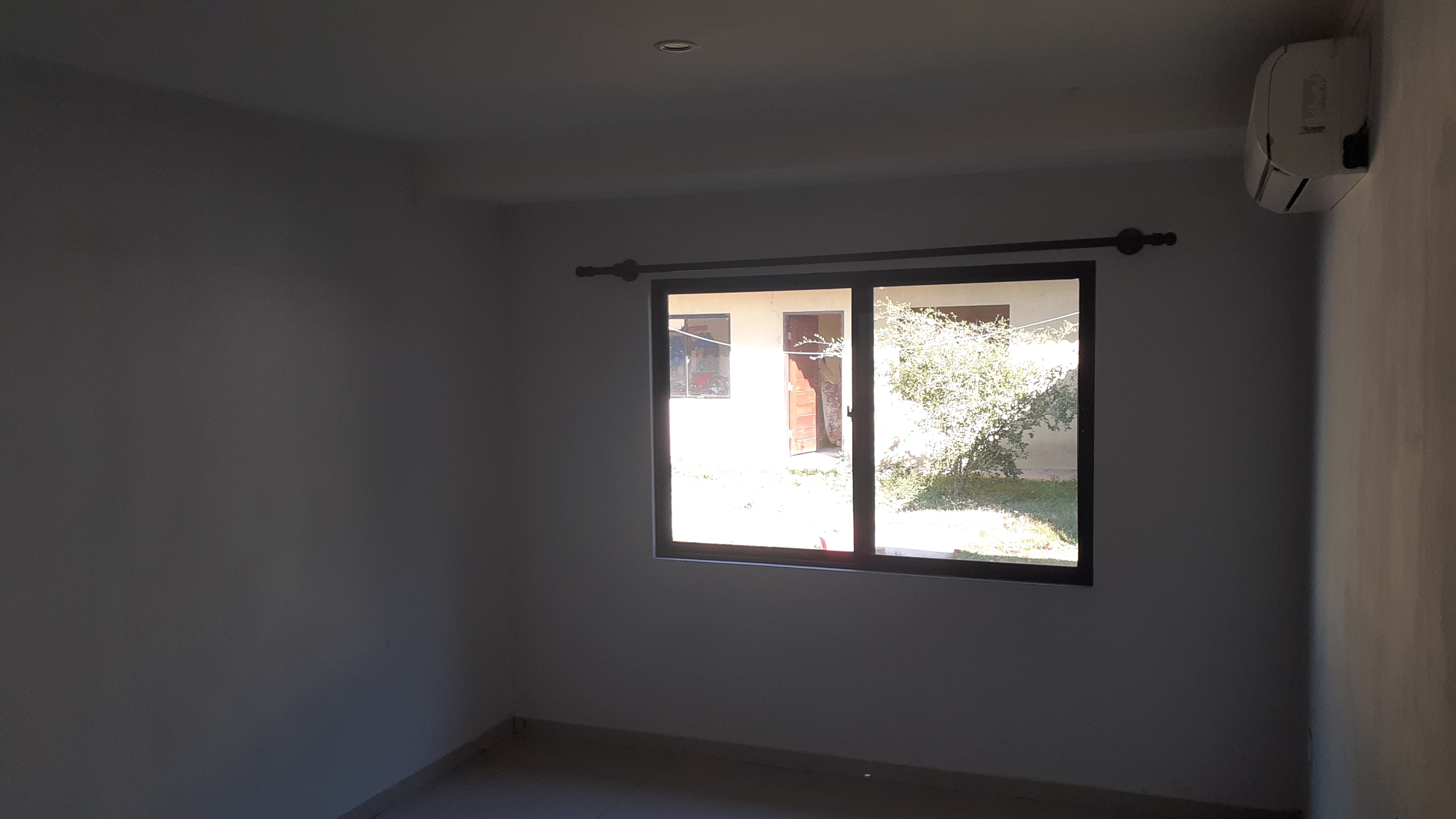 ACOGEDORA CASA EN VENTA A 5 MINUTOS DE COTOCA