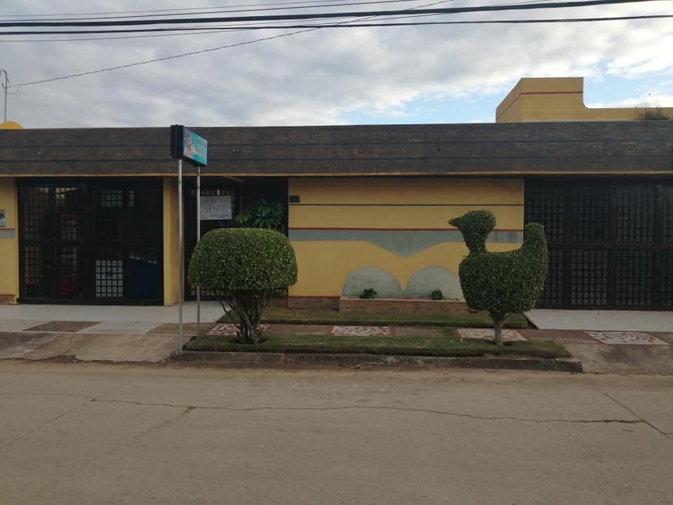 CASA EN ESQUINA DETRAS DEL HOSPITAL FRANCES