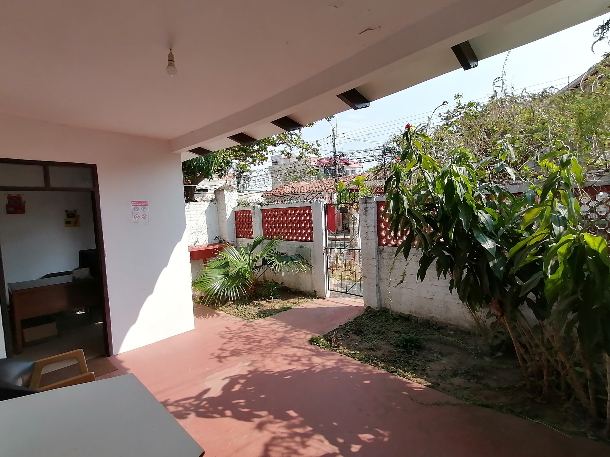 CASA PEQUEÑA INDEPENDIENTE EN ANTICRETICO AVE BANZER