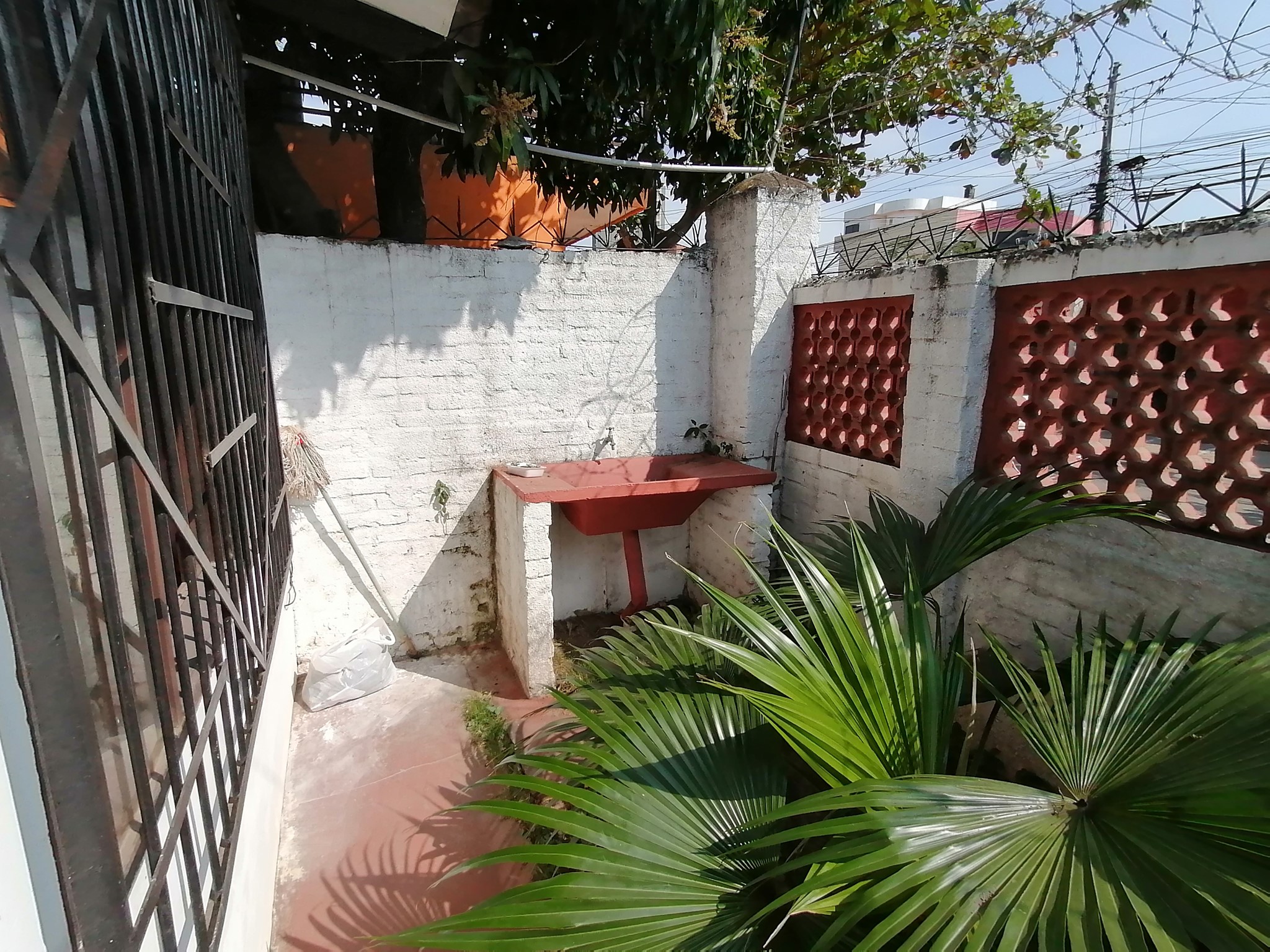 CASA PEQUEÑA INDEPENDIENTE EN ANTICRETICO AVE BANZER
