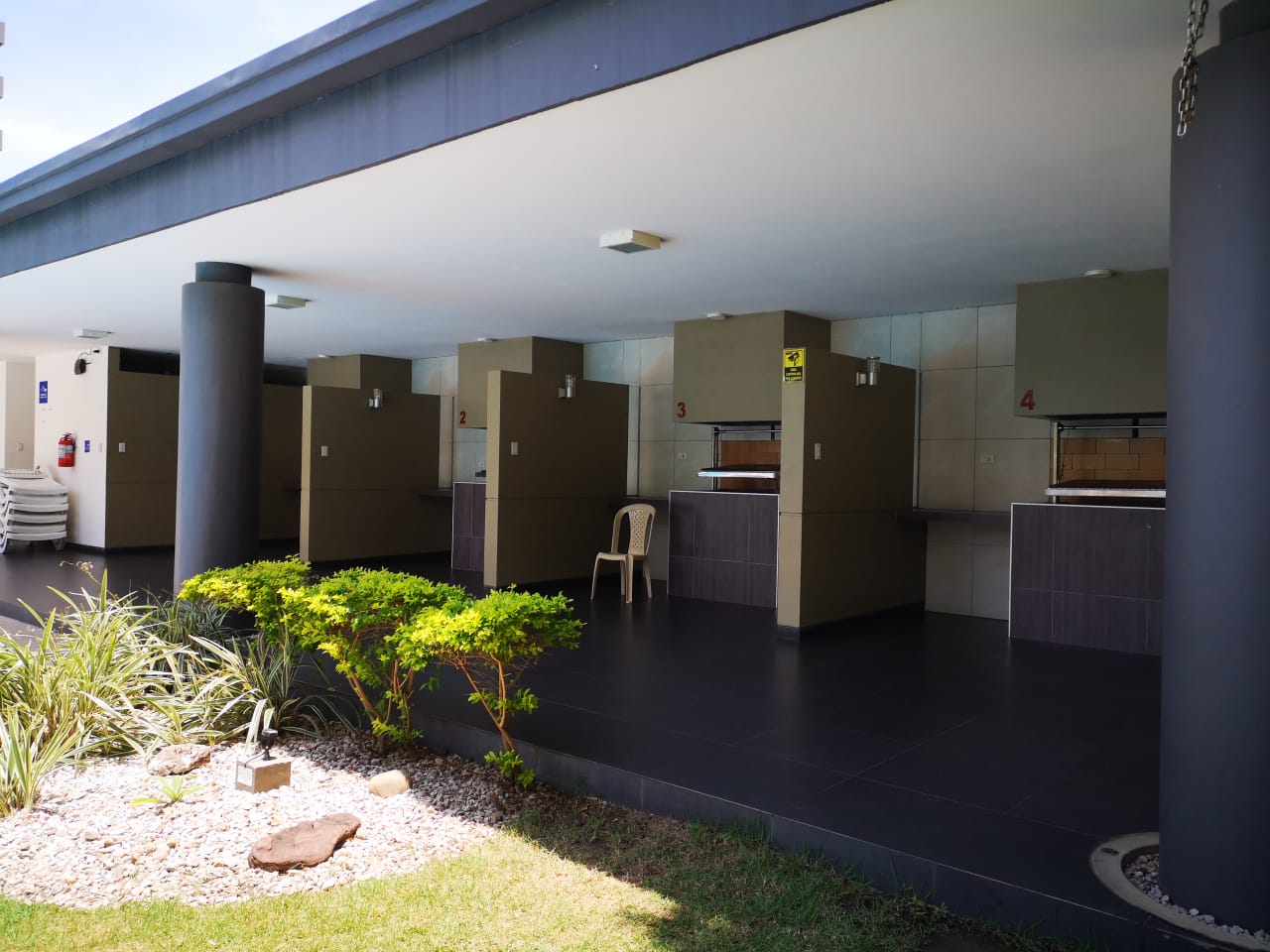 ZONA OESTE, AV. ROCA Y CORONADO - ALQUILER DPTO. 3 D. AMOBLA