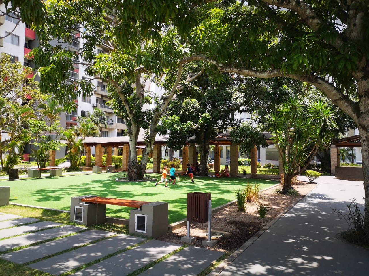 ZONA OESTE, AV. ROCA Y CORONADO - ALQUILER DPTO. 3 D. AMOBLA