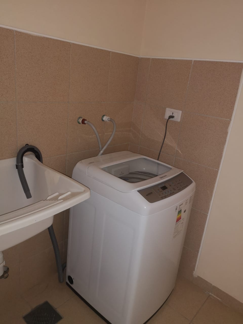ZONA OESTE, AV. ROCA Y CORONADO - ALQUILER DPTO. 3 D. AMOBLA