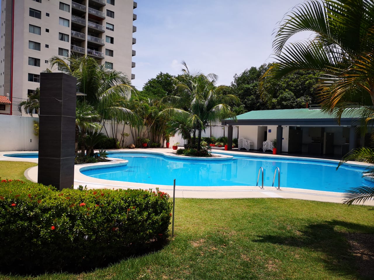 ZONA OESTE, AV. ROCA Y CORONADO - ALQUILER DPTO. 3 D. AMOBLA