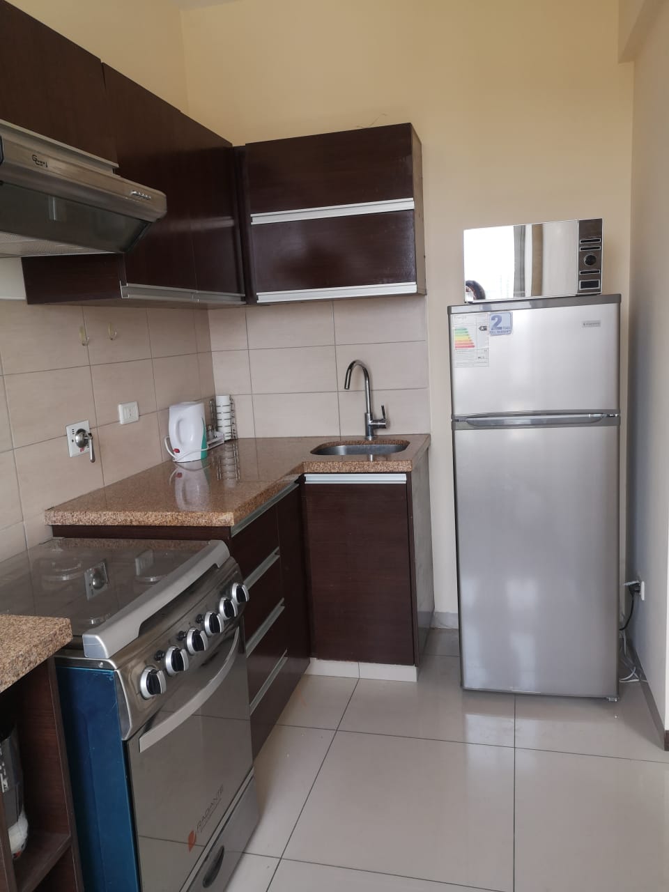 ZONA OESTE, AV. ROCA Y CORONADO - ALQUILER DPTO. 3 D. AMOBLA