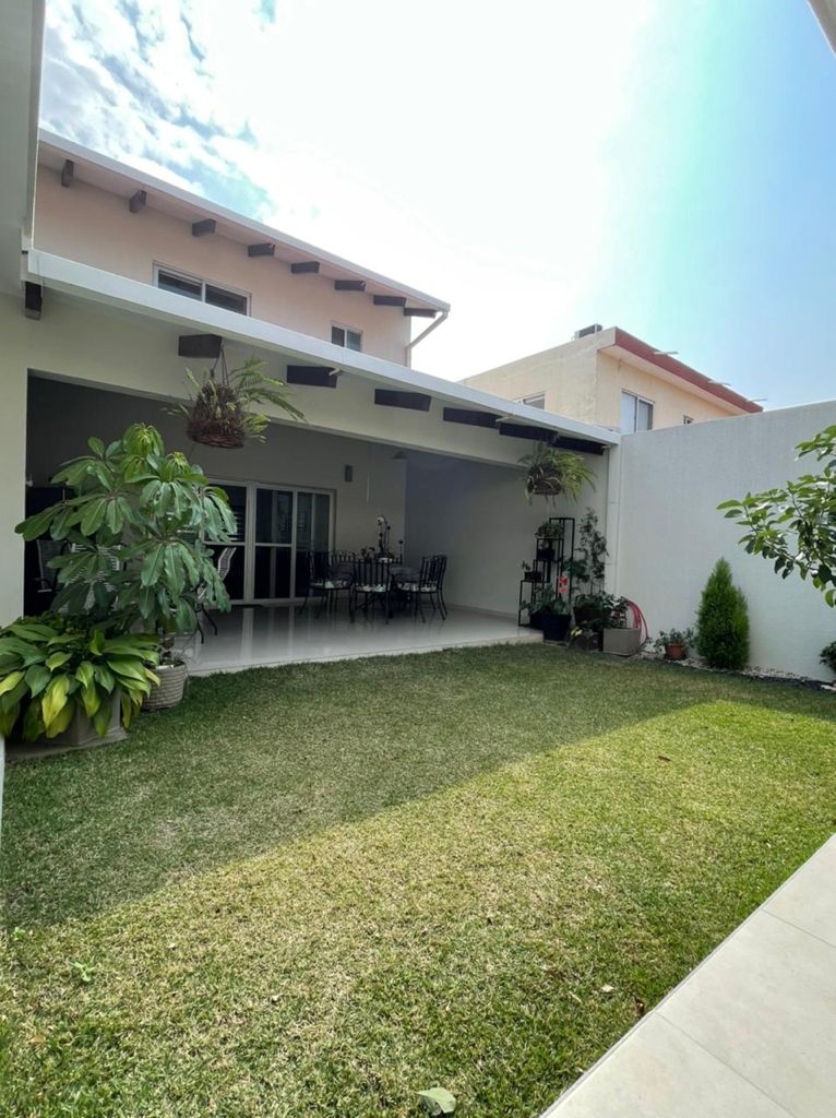 ZONA NORTE, Av. Banzer km9- CASA EN VENTA - Cond. Barceló
