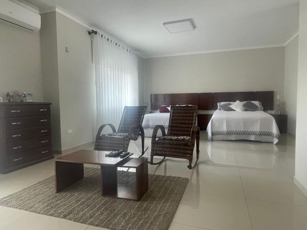 ZONA NORTE, Av. Banzer km9- CASA EN VENTA - Cond. Barceló