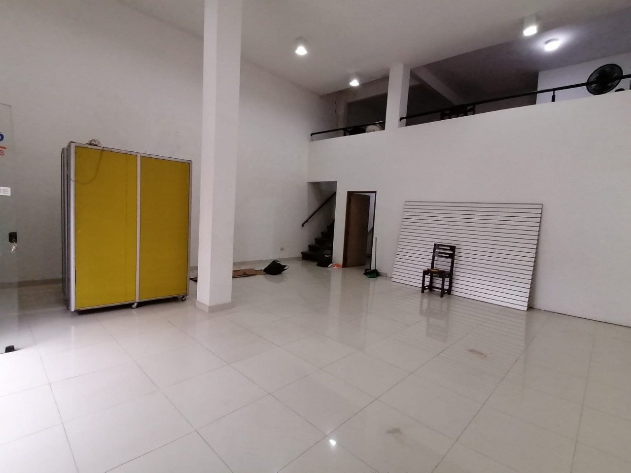 ZONA ESTE  Entre 1er y 2do. Anillo - ALQUILO LOCAL COMERCIAL