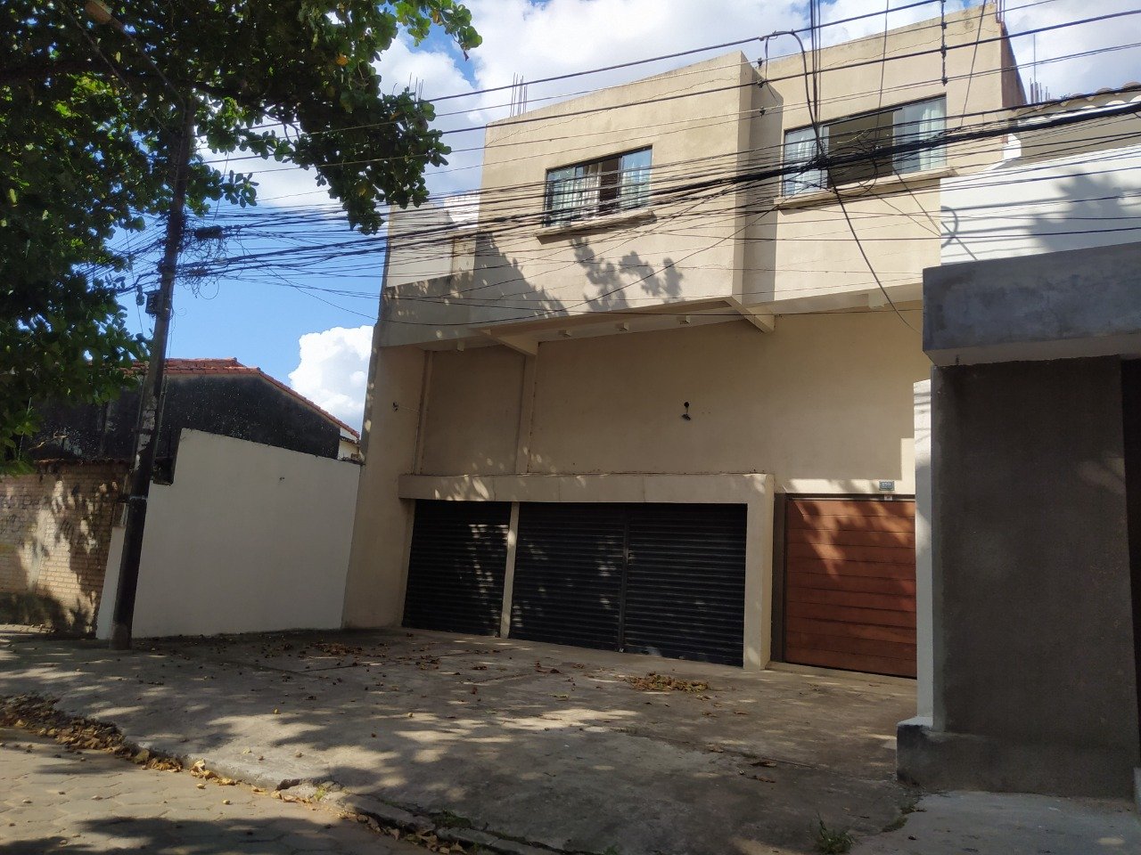 ZONA ESTE  Entre 1er y 2do. Anillo - ALQUILO LOCAL COMERCIAL