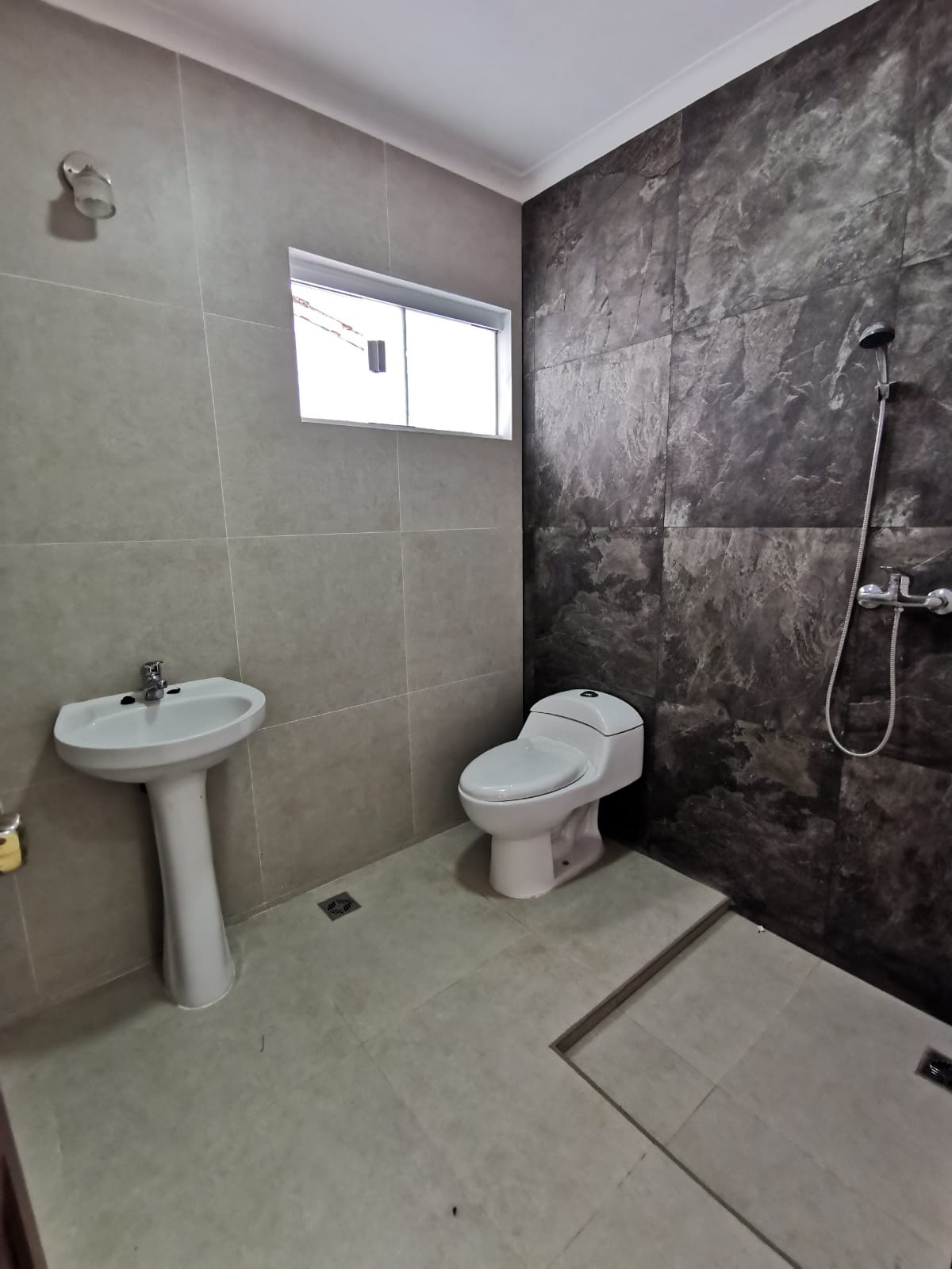 A ESTRENAR CASA DE 4 DORM (1SUITE con vestidor