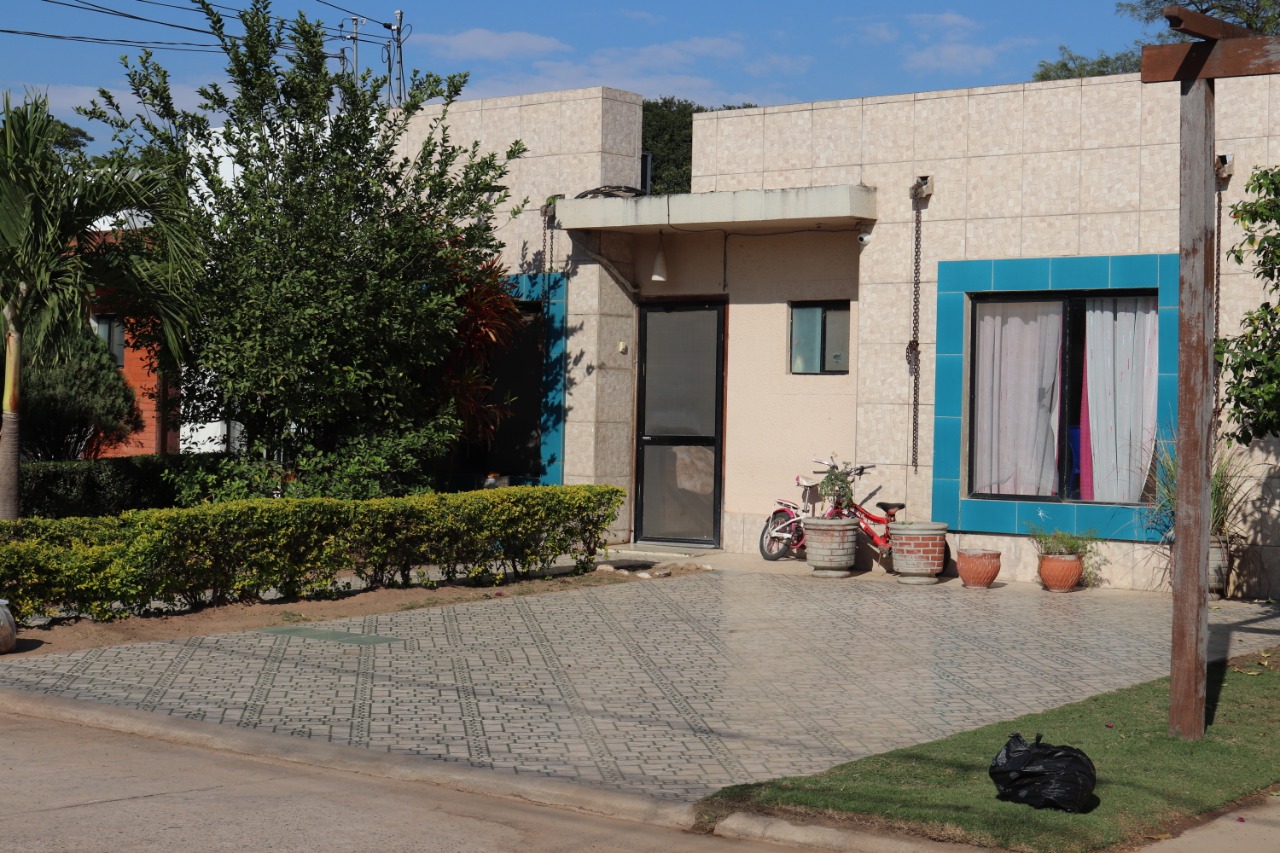 CASA EN VENTA DENTRO DE CONDOMINIO CERRADO 