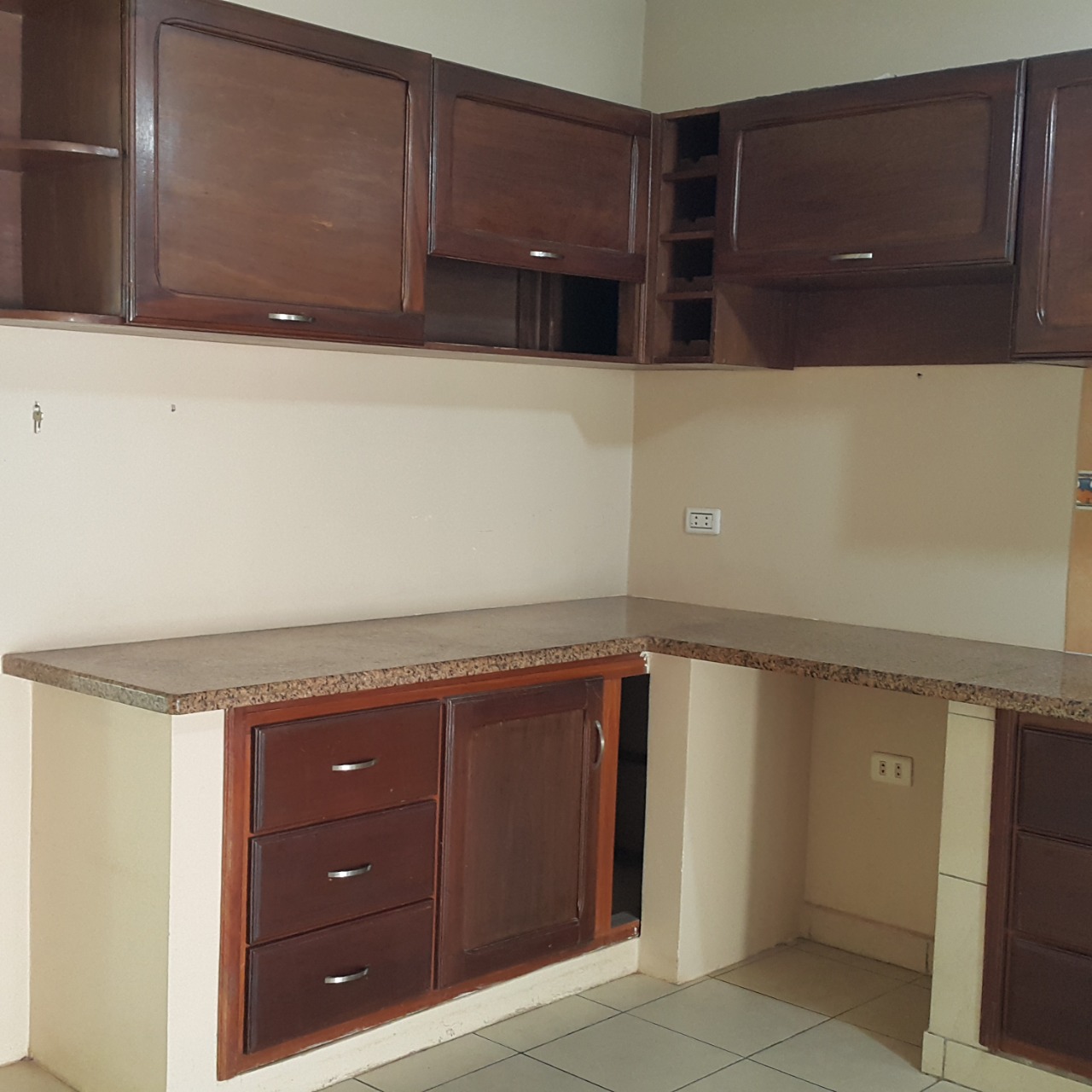 CASA EN VENTA DENTRO DE CONDOMINIO CERRADO 