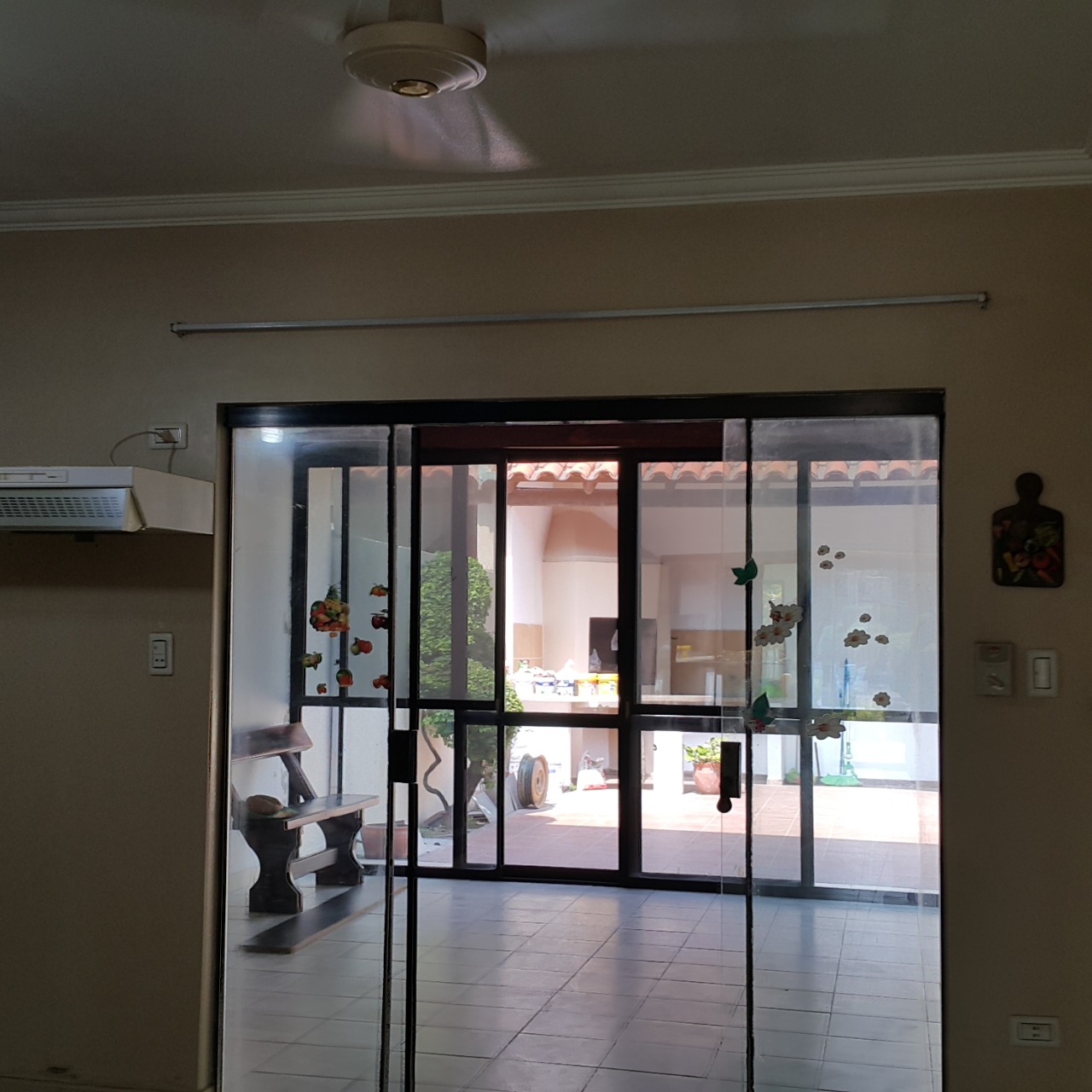 CASA EN VENTA DENTRO DE CONDOMINIO CERRADO 
