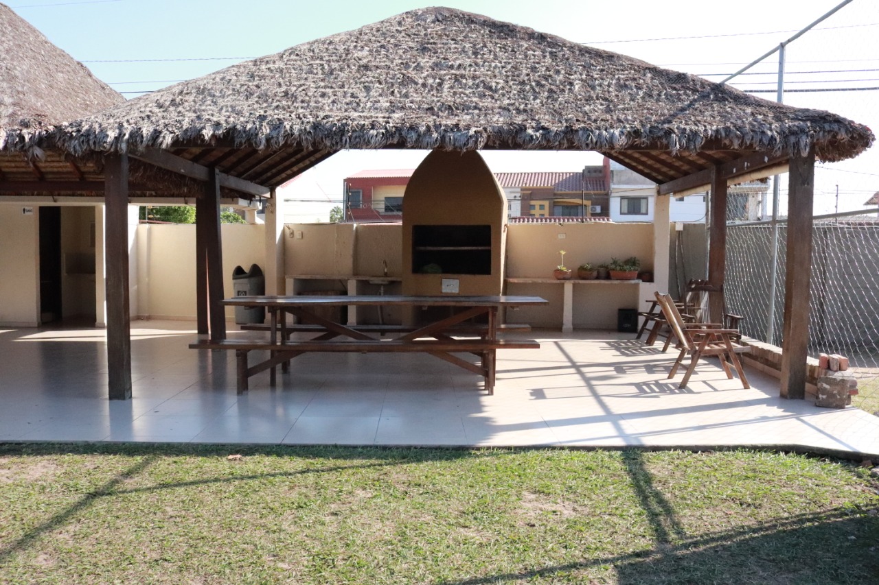 CASA EN VENTA DENTRO DE CONDOMINIO CERRADO 