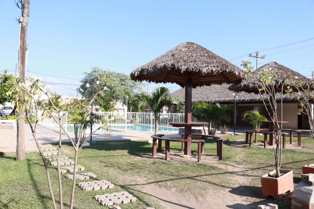 CASA EN VENTA DENTRO DE CONDOMINIO CERRADO 