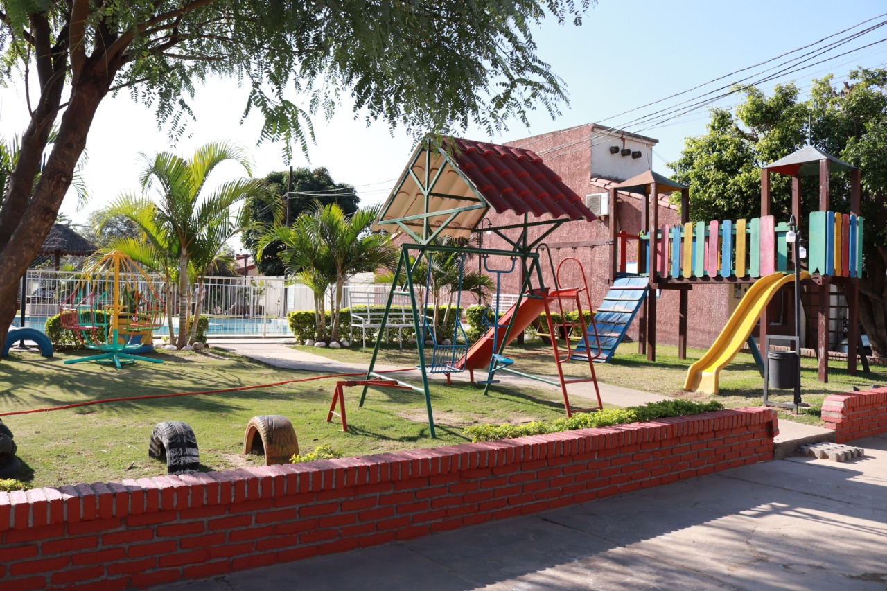 CASA EN VENTA DENTRO DE CONDOMINIO CERRADO 