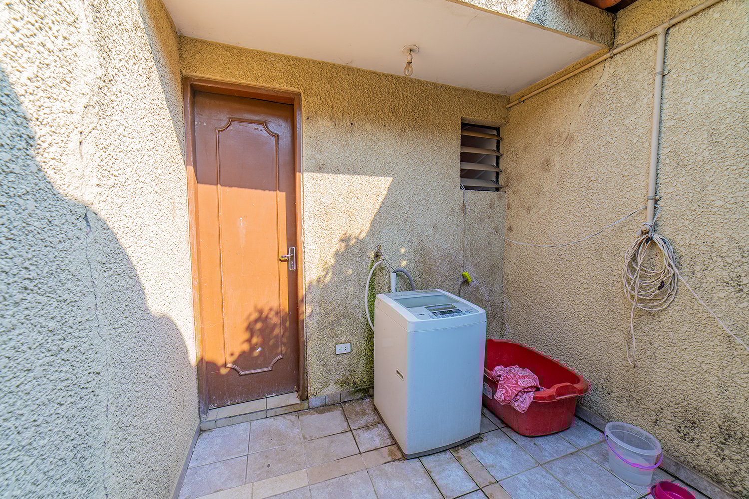 CASA EN VENTA DE 3 DORMITORIOS ZONA ESTE