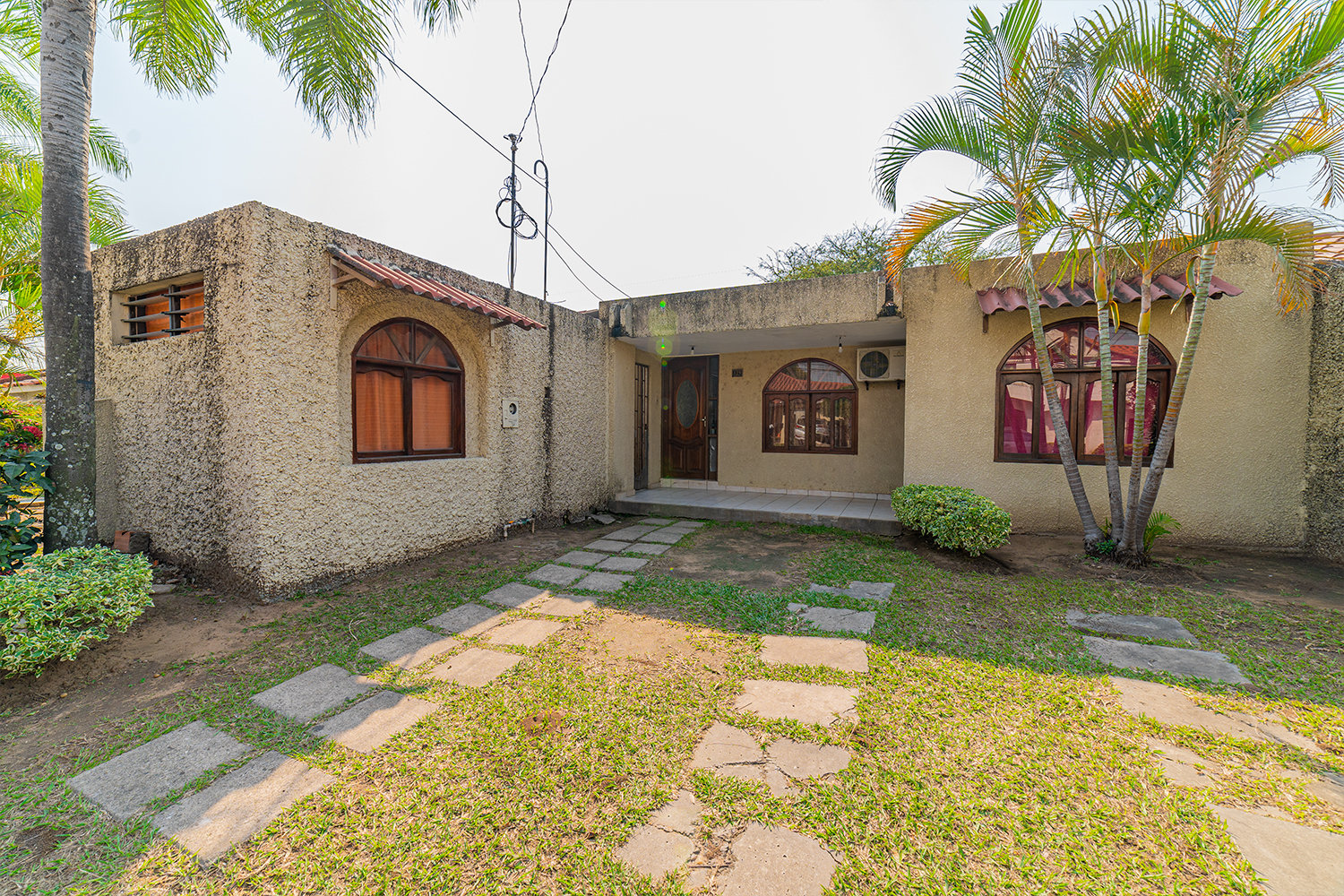 CASA EN VENTA DE 3 DORMITORIOS ZONA ESTE