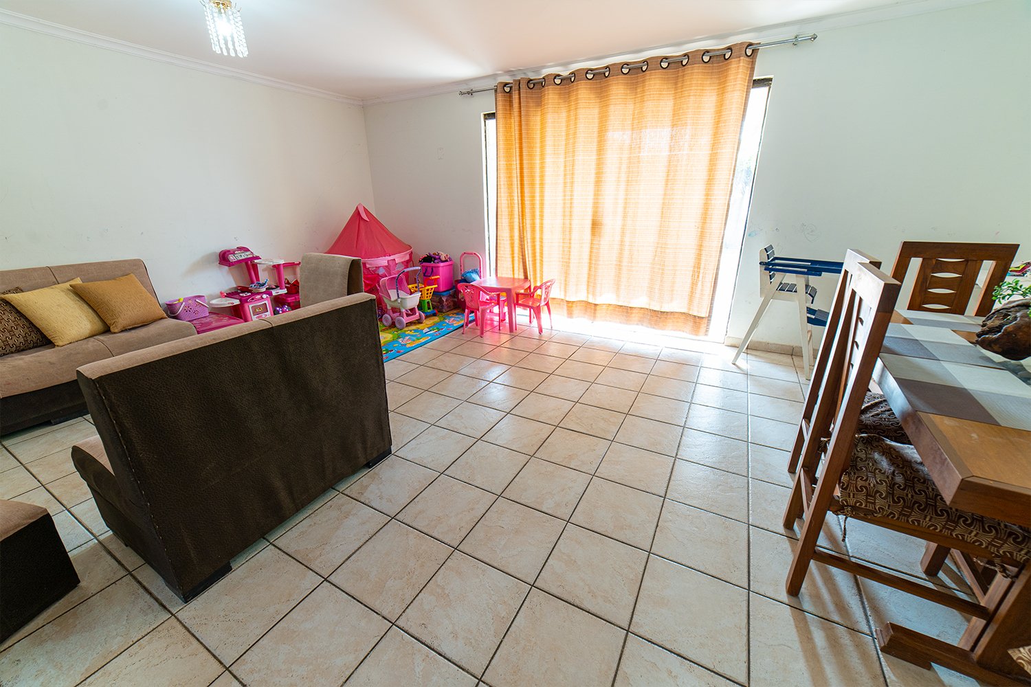 CASA EN VENTA DE 3 DORMITORIOS ZONA ESTE